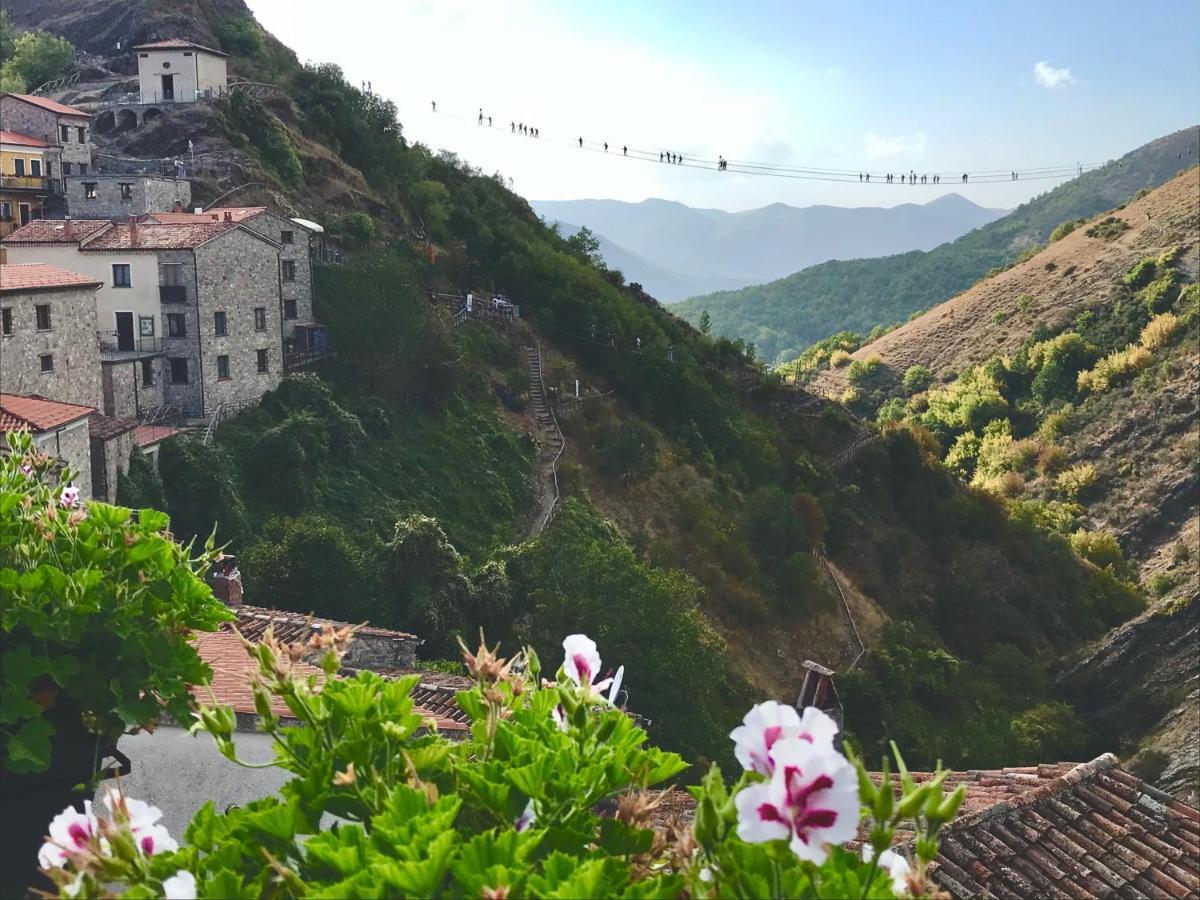 Borgo Manca Suite Sasso di Castalda Exterior foto